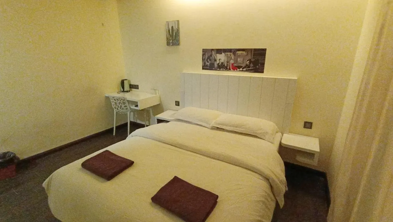**  Oyo 90457 Borneo Eco-House Hashtag 12 Boutique Hotel Kota Kinabalu Malaysia